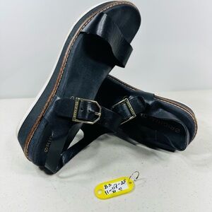 Cole Haan
Originalgrand Peyton Flatform  size 8 B